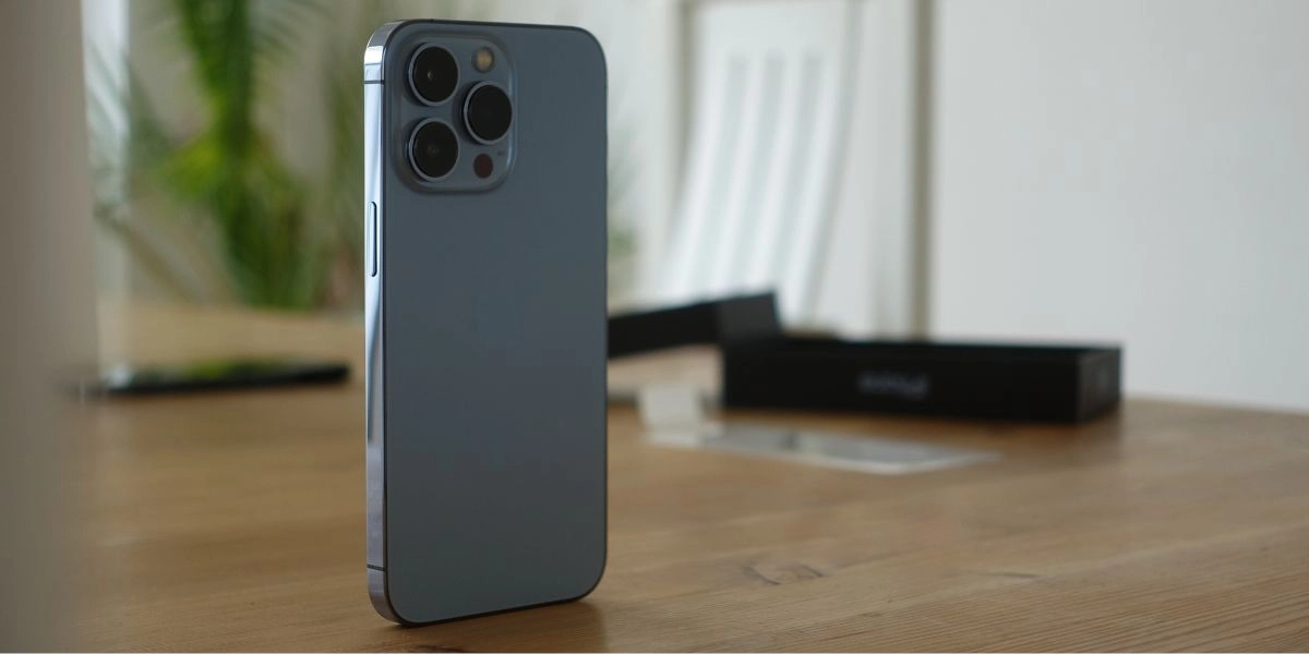 Смартфон или iPhone: чем отличаются и что лучше выбрать в 2026 году?